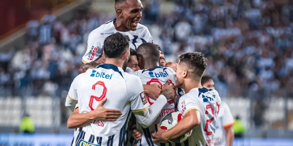 Alianza Lima celebrando un gol en el Torneo Apertura