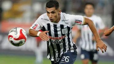 Kevin Serna con la camiseta de Alianza Lima en un partido