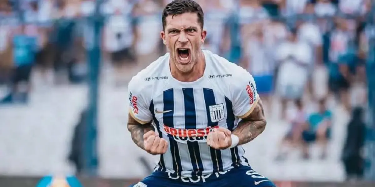 Adrián Arregui celebrando uno de sus goles con Alianza Lima