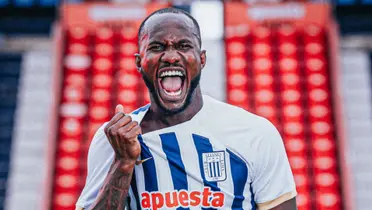 Cecilio Waterman con la camiseta de Alianza Lima en su presentación