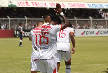 El futbolista puso la ventaja para su equipo en el partido que ganaron los íntimos