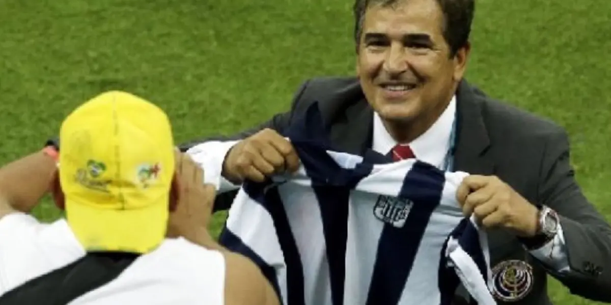 Hace semanas que Alianza Lima busca entrenador para afrontar la temporada 2023 y el nombre del entrenador colombiano comienza a tomar fuerza.