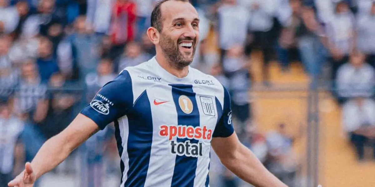 Hernán Barcos celebrando un gol con Alianza Lima