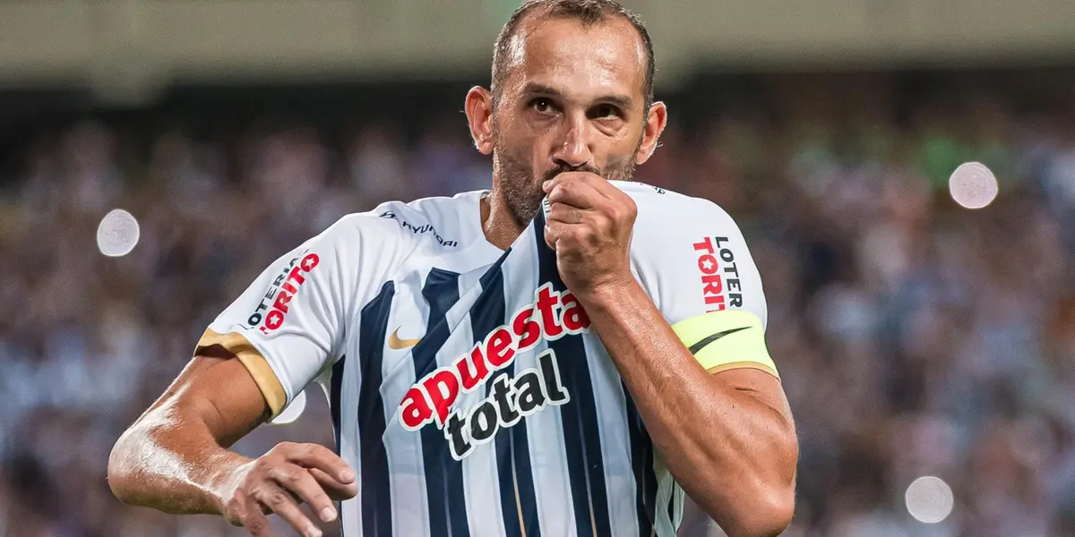 Hernán Barcos viene ser el goleador de Alianza Lima la temporada pasada