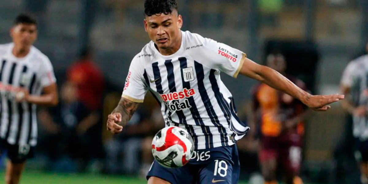 Jeriel De Santis con el balón en el partido ante Atlético Grau