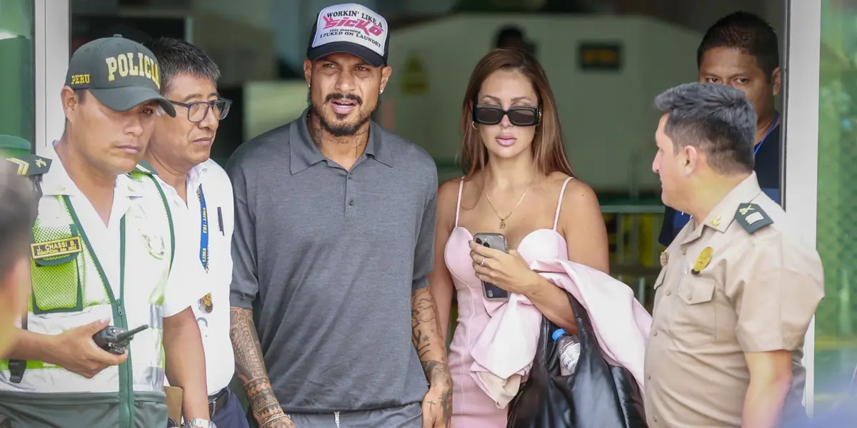 Paolo Guerrero llegó junto a su pareja Ana Paula Consorte